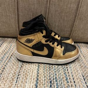 Jordan Kids Sneakers Black and Gold Accents  Size 3.5 DR6967-071